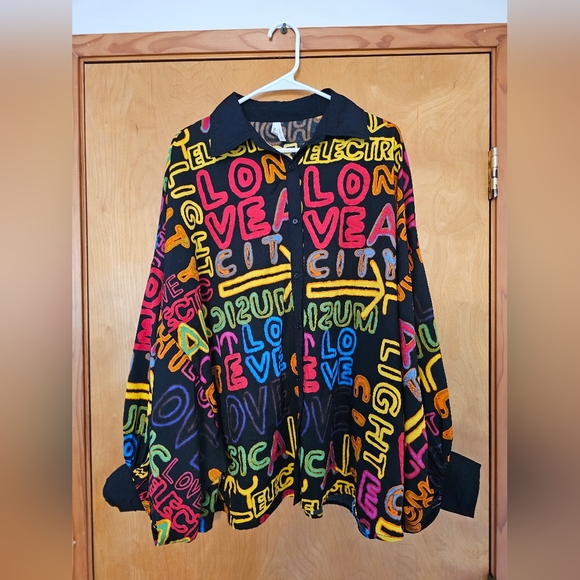 Live 4 Truth • "Graffiti Party" Buttondown Shirt • Size M - Picture 1 of 6